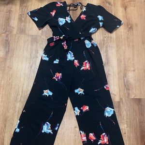 Women’s Flowered V Neck Jumpsuit NWOT